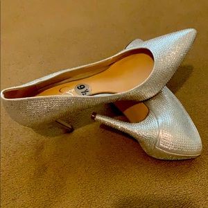 Silver Pointed 3inch heels